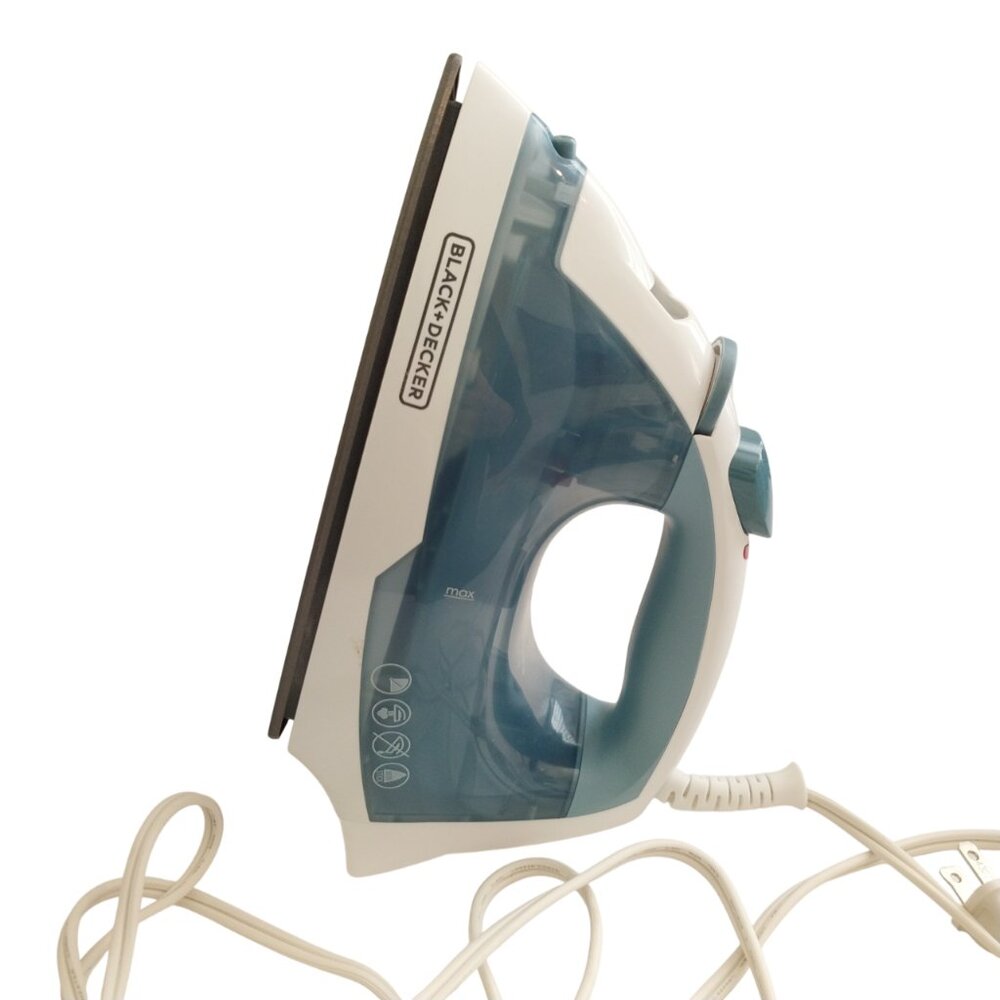 Black and Decker Easy Steam Compact Clothing Iron New In Box 1200 Watts - Picture 6 of 11